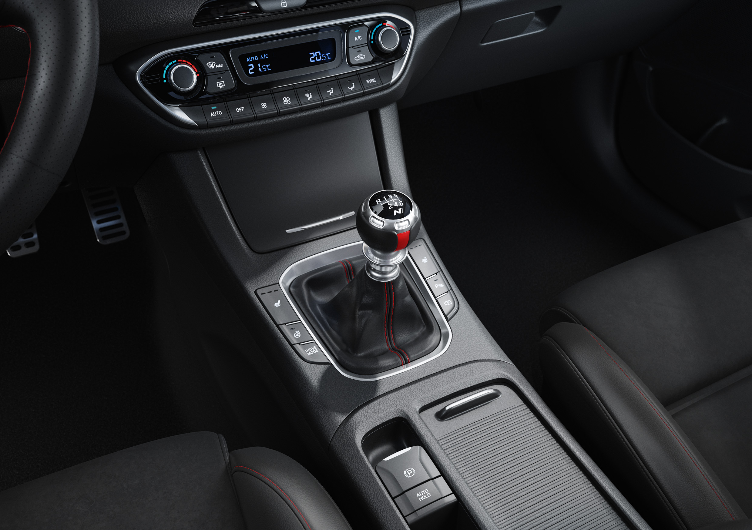 Close-up of the gearshift in the new Hyundai i30 N Line Fastback.